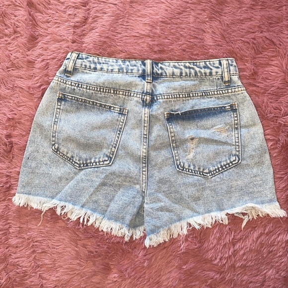 SHEIN Acid Wash Distressed Denim Shorts 🌟 NWOT - Picture 2 of 3